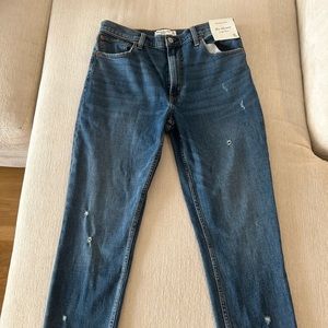 Abercrombie High Rise Skinny Jeans - Medium Ripped Wash - Size 30. New with tags